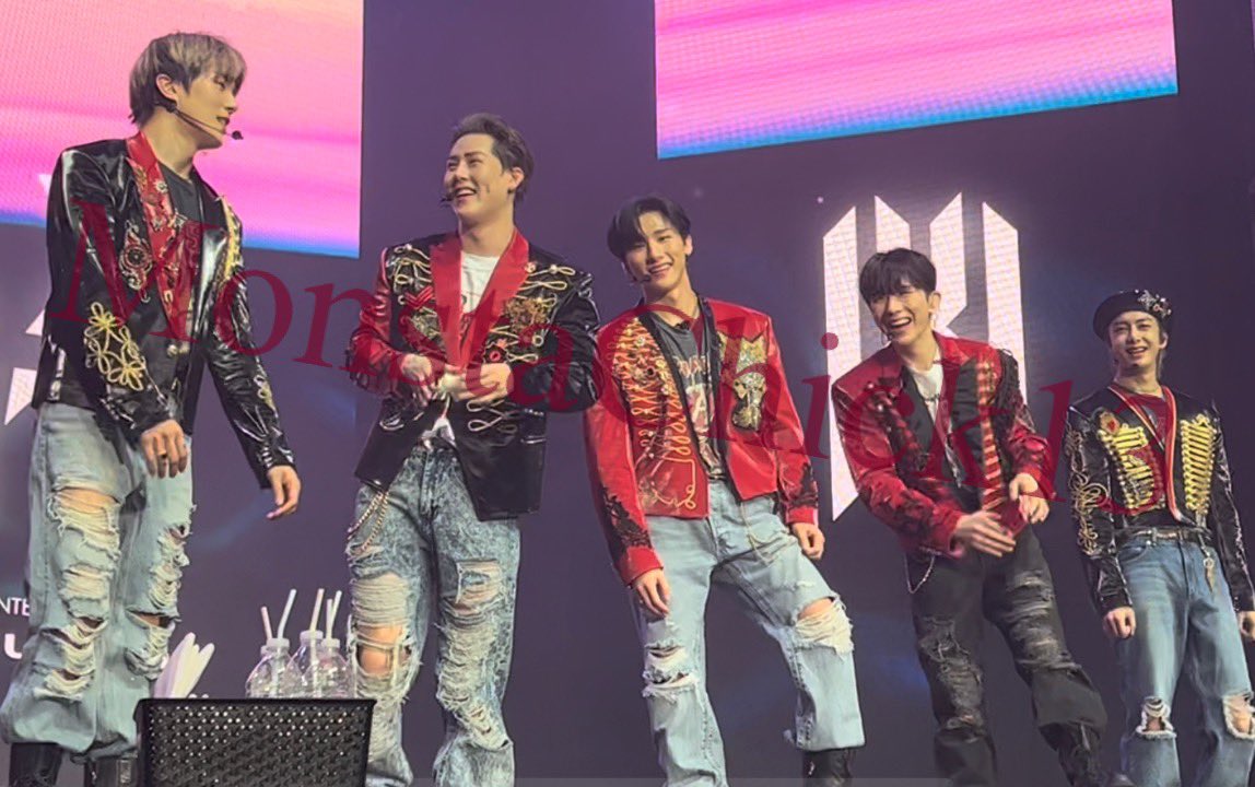JjongHotteok93's tweet photo. I love how happy they look!!! ❤️❤️❤️❤️❤️ Thank you Monsta X for being our happiness!!! 🫶🫶🫶🫶🫶
#MONSTAXinFAIRFAX #MONSTAXinDC #MonstaX #MONSTA_X #MonstaXinUSA #MONSTAXUSTOUR #MONSTAXUSATOUR #IM #Changkyun #Jooheon #Joohoney #Minhyuk #Kihyun #Hyungwon https://t.co/hof264QKLk