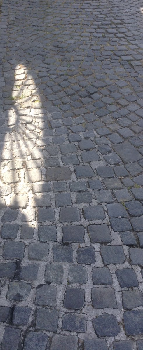 VVB_LJ's tweet photo. @MonteCristo111 Another pitifully modest #pavementpoem - a "diptych", really - that was glorious in real time, in Piran.
I trust few people to be able to intuit its original glory.  You are one of them. 🌞

Ancient suns
3. VI. 2020, 16:21 https://t.co/PaQCgNpLUe