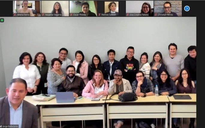 Pablo_jjs's tweet photo. 🧑🏻‍💻Enriquecedora clase de #SeminariodeTitulación junto al Prof. @jorgeballadares. Consolidando metas en nuestra 🎓 Maestría en Educación y TIC con mención en formación del profesorado @uasbecuador 🏫 #educación #tic #uasb https://t.co/3rKOg50VQx