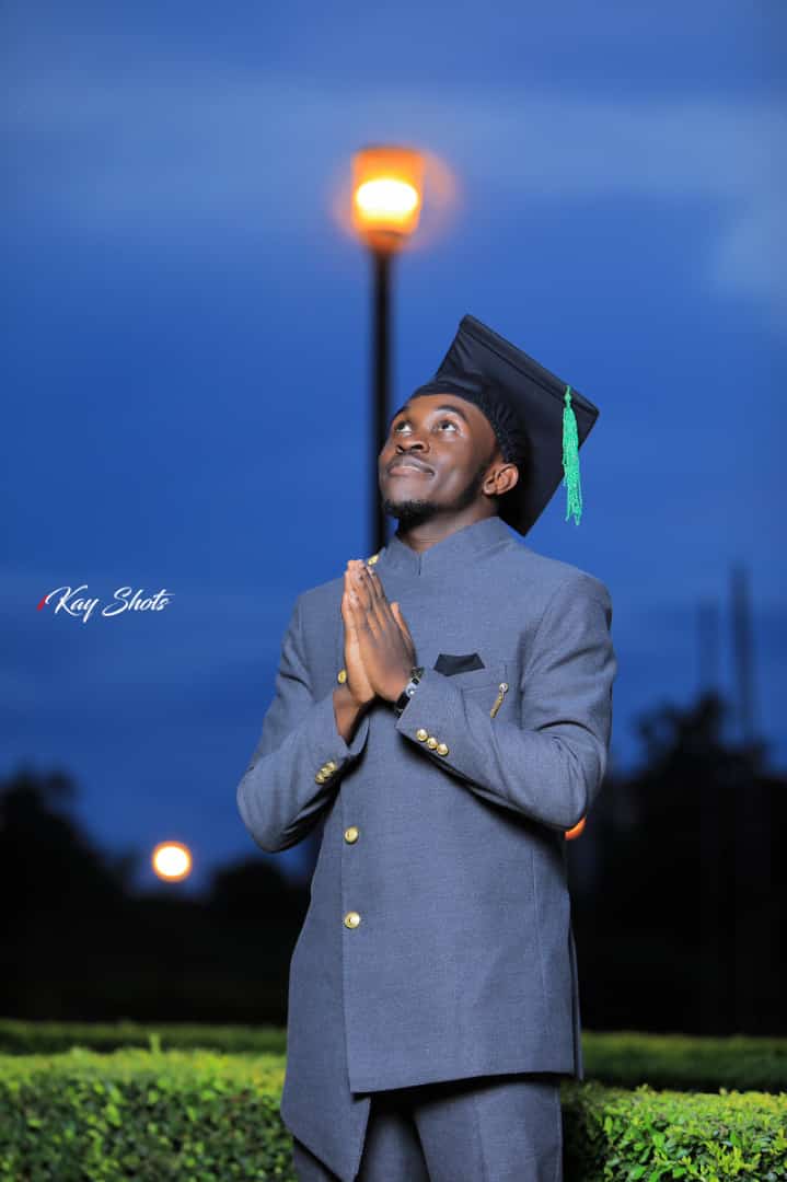 SautiVijana256's tweet photo. Thank you Lord π He brought it home.
# Electrical and electronics engineer.
#MUST28THGRAD https://t.co/gDZTtPrmKS