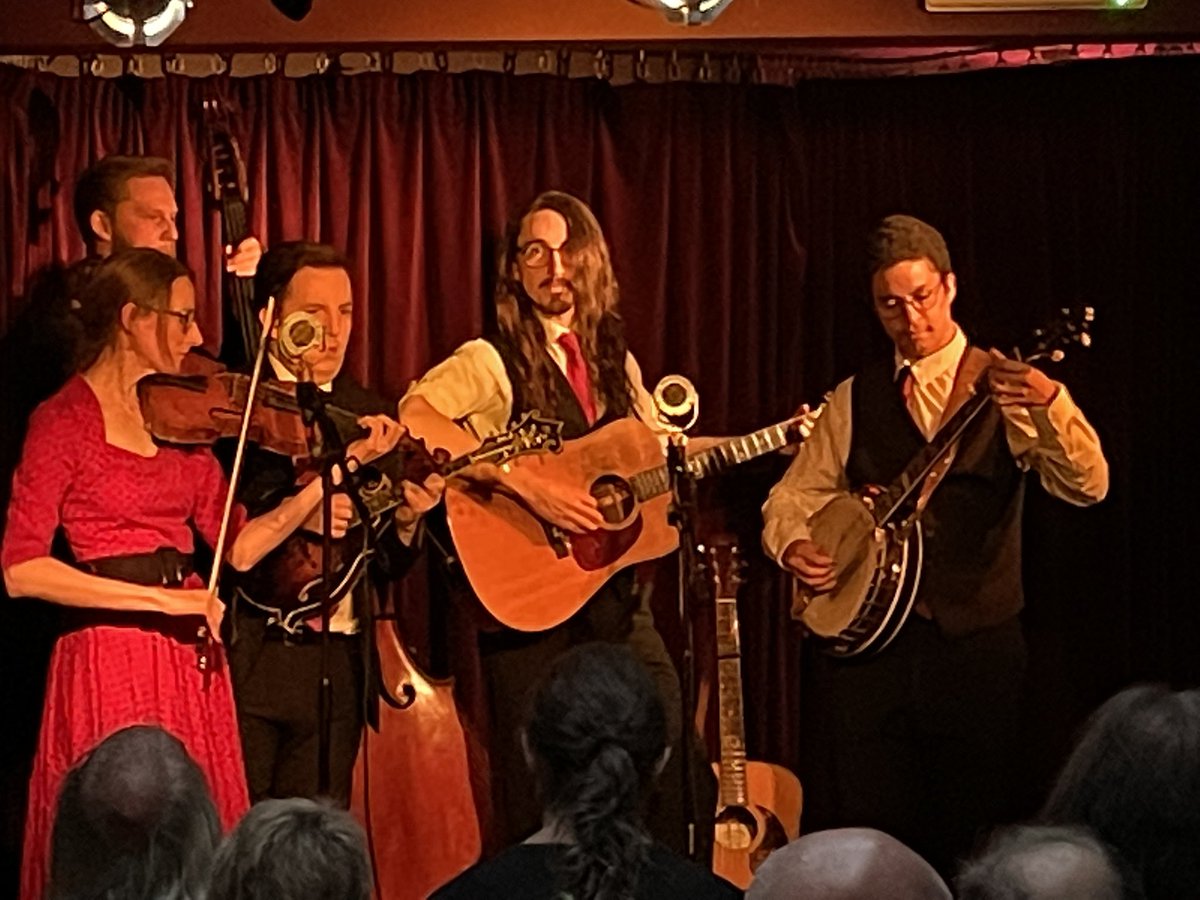 After 4 pals told me how awesome <a href="/AmyRigby/">Amy Rigby</a> was last night &amp; how I missed her killer gig I was determined to get outta the house tonight. Right NOW <a href="/TheVanguardsUK/">The Vanguards</a> are at <a href="/GreenNote/">Green Note</a> in NW1 kicking butt &amp; taking names so c’mon down if you dig 🎻🪕<a href="/BILLMONROE1911/">William Monroe II</a> styled bluegrass!