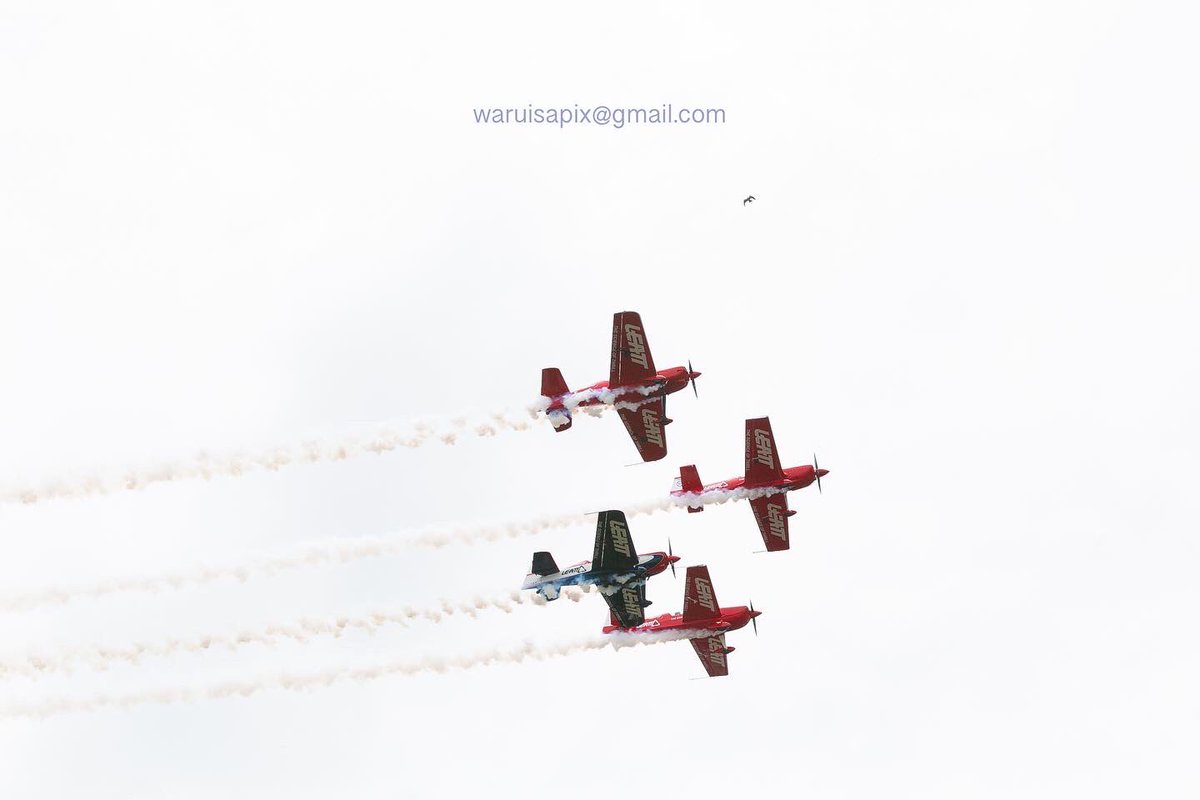 Waruisapix's tweet photo. The @kdfinfo were on fire! These guys have the ability to protect Kenya from the air 👏 #airshow #aviation https://t.co/5TEVRyJvFA