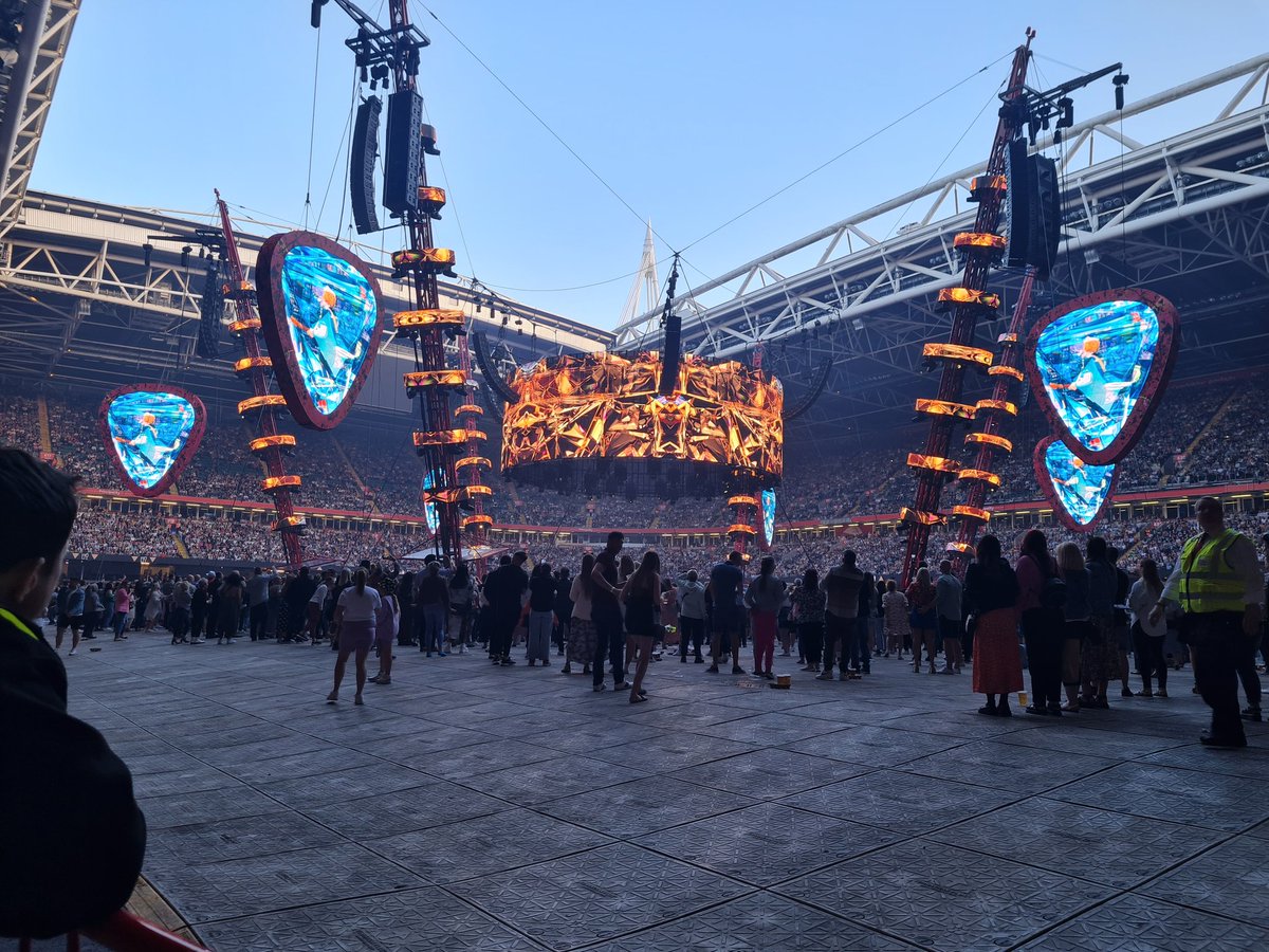 welsh_lad89's tweet photo. Well that's 3 nights of #EdSheerancardiff done, first one as solo operational commander at #PrincipalityStadium thank you to everyone involved, also thank you to @WelshAmbulance for their support, amazing team work seen today @SJAC_Rich @GazNursePrac @james_SJAC @RichBaxter19 https://t.co/EGTZFxw2K6