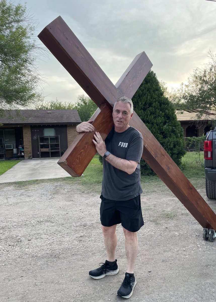 This sweet man drove all the way to Uvalde from Detroit, Michigan to drop off this handmade cross 😢💔 #Uvalde