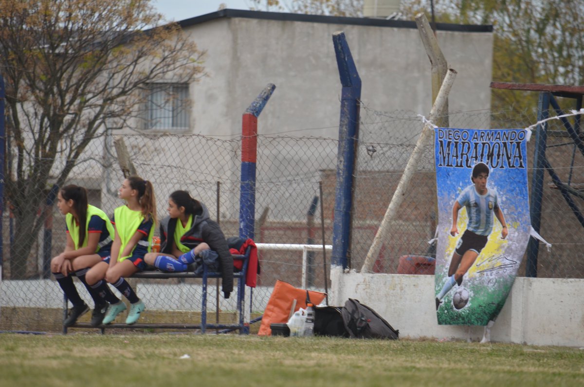 RosarioEsFutbol's tweet image. 🔴⚪️⚽️Resultados finales de la fecha 3 - Torneo Sub 16 fútbol femenino.
U. AMERICANA 0 Vs.0 BME. MITRE
MARÍA REINA 9 Vs. 0 ALIANZA SP.
ARGENTINO 6 Vs. 0 SAN MARTÍN
R. CENTRAL 5 Vs. 0 V.G. GÁLVEZ
NEWELL’S 3 Vs 0 PROVINCIAL
C. AGUIRRE 1 Vs. 1 PABLO VI
C. CÓRDOBA 1 Vs. 3 SOCIAL LUX
