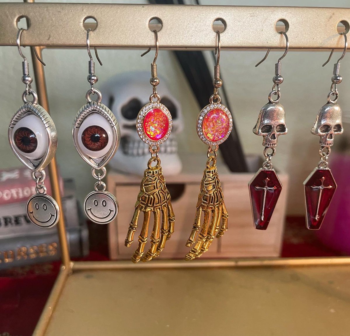 trashcatcreates's tweet photo. May is ending, but the sales are just beginning! My end of May sale begins RIGHT NOW! From now to May 31st you can use the code GORED20 for 20% your order! ❣️ These are all of the styles left in my shop ☺️ https://t.co/IZDg7jgW1T