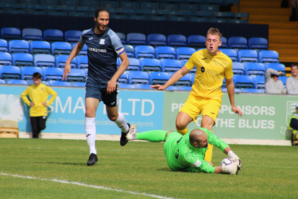 AChesham's tweet photo. It was such a pleausure to do another charity match at @SUFCRootsHall, Well done to @CJPhillips1982 organising a fantastic match. It was great to see everyone there. #AGameForBarks https://t.co/iYAR2iQjDt