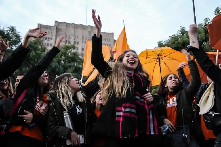 El reformismo consagró su mayoría en la FUBA y se afianzó el retroceso kirchnerista en la Universidad lanacion.com.ar/politica/el-re…