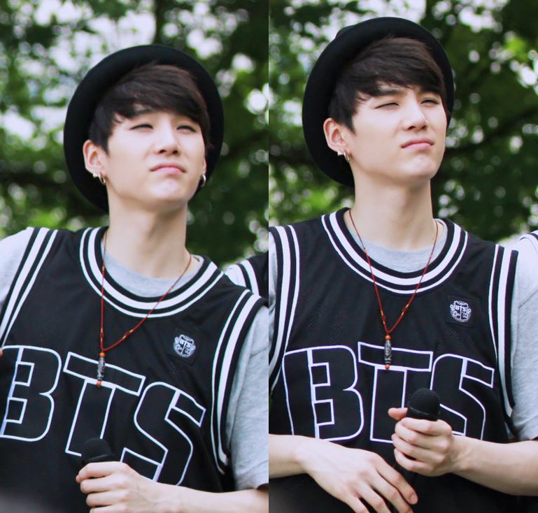 bluesideIover's tweet photo. K-armys are talking about the necklace yoongi is wearing, it’s the same necklace that yoongi’s mom gave to him and told him it would make all his wishes come true😭it’s been along time since he wore it since debut days😭😭😭 https://t.co/yC7Rj3Tpg1