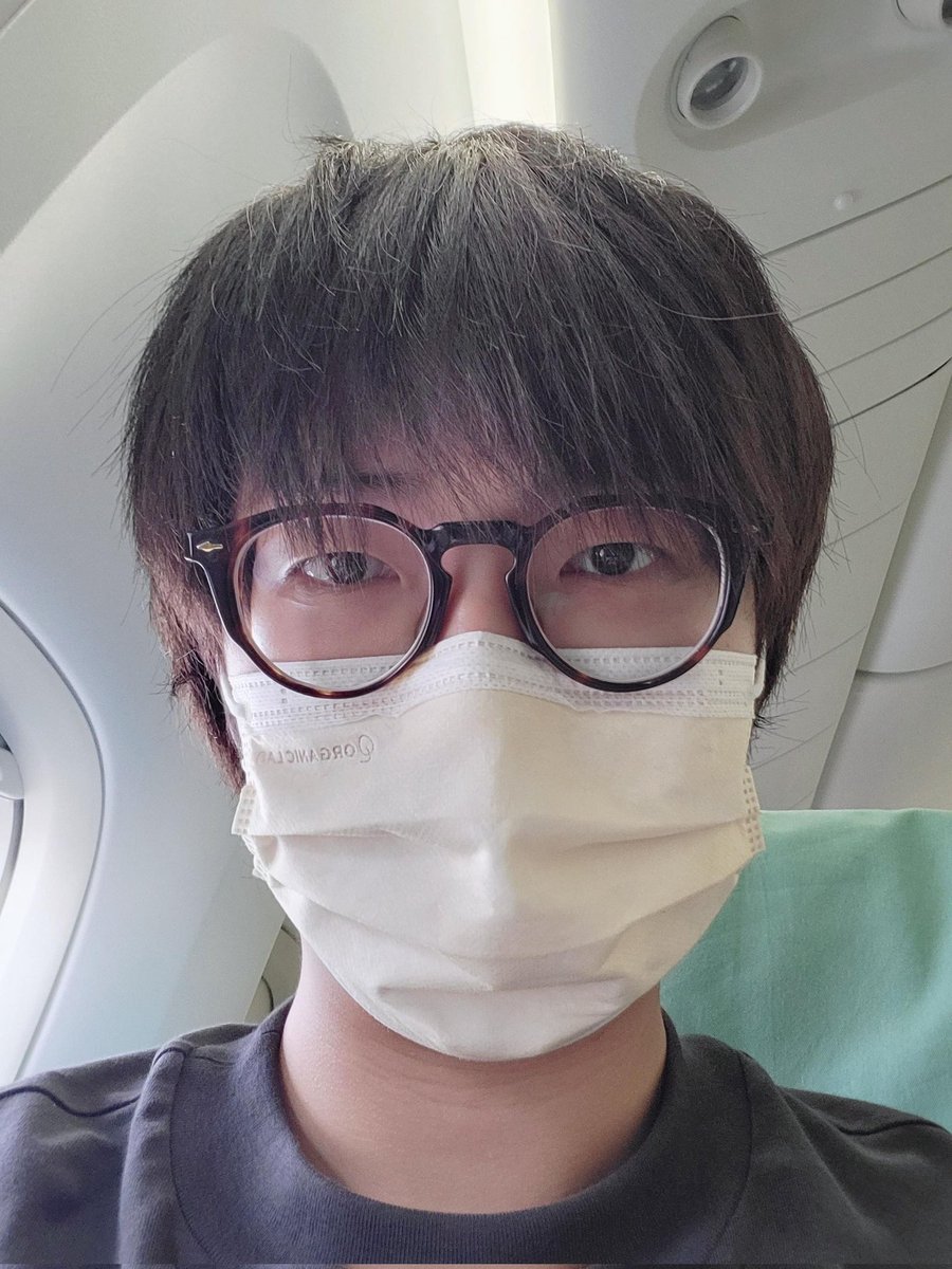 JuliethOT7's tweet photo. #haveasafeflightBTS https://t.co/u878WAQnSX