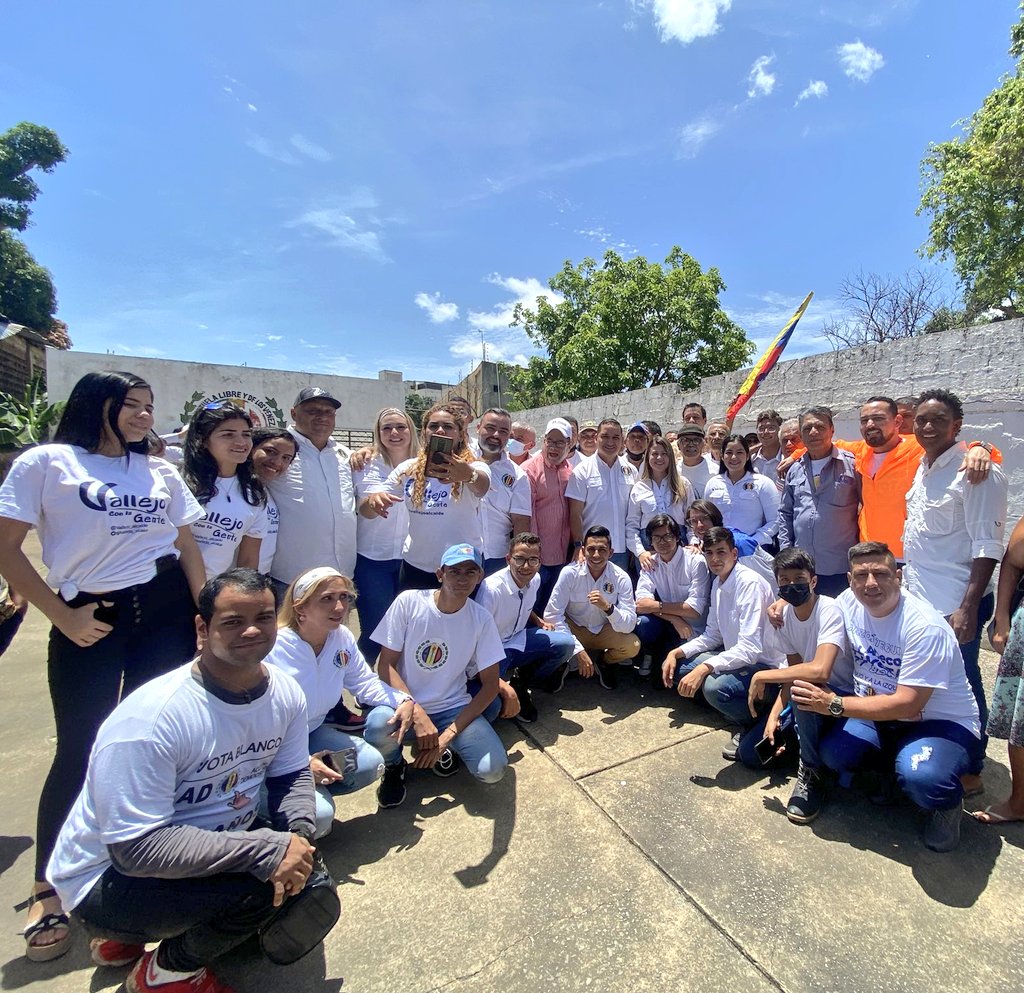 oswaldolucenag's tweet photo. EL #11JUN NOS FORTALECE.

Las internas la ganaran los mejores, los que mayor masa de ADecos movilicen y confíen en ellos. Pero tenemos presente que el objetivo en común es un 2024 exitoso para AD y todos los vnzlanos.

Y ese es el msj que hoy #ElTigre recibió junto a @anyelithetc https://t.co/0kBK1QSiiu