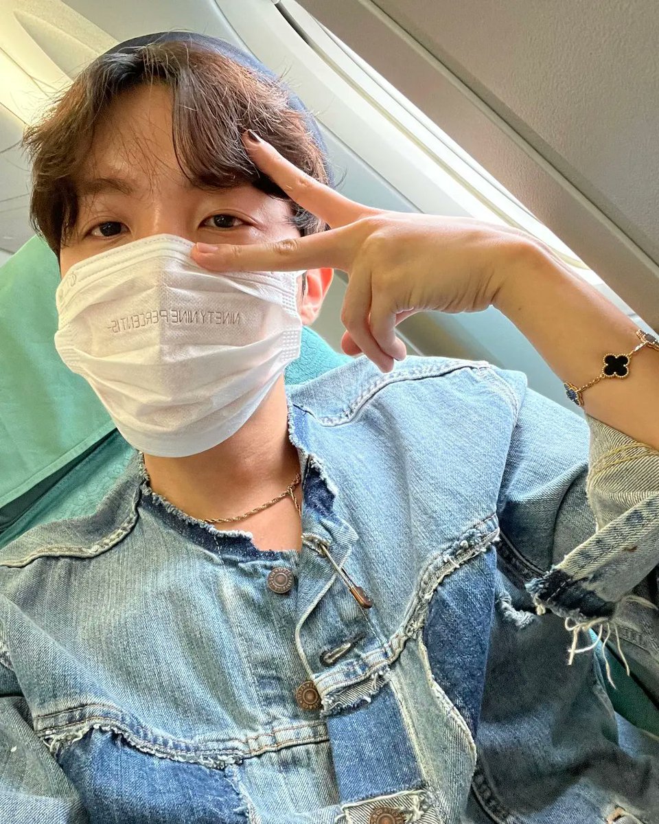 BtsQueens22's tweet photo. Jhope posted this picture on Weverse with the caption "I'm going to go" https://t.co/iHxy2dZVJK