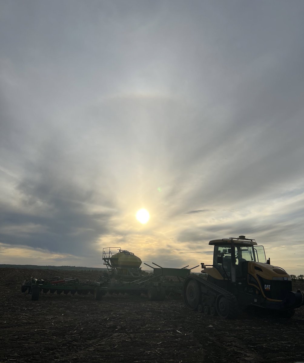 KidsMeyer's tweet photo. Can't complain about views like this #plant22 #meyerfamilyfarms https://t.co/UkGyaD7P4p