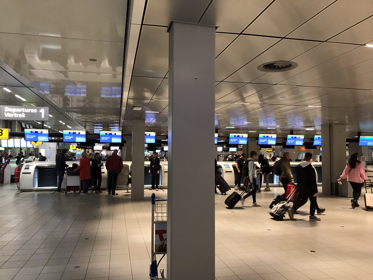 ReneOuwehand's tweet photo. So far so good #Schiphol at 03:30 this morning https://t.co/3gMzw9LXtb