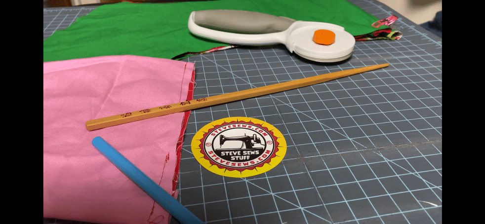 SteveSews2's tweet photo. Use a chopstick to turn fabric out the right way – Here is a clever way to turn your fabric right side out after sewing by using a chopstick. #Chopstick #Chopsticks #Sewing #sewinghack #sewingtipsandtricks #sewingtips
Learn more and see a Video at https://t.co/4xfMIn7F7G https://t.co/WEF6JpLPJC