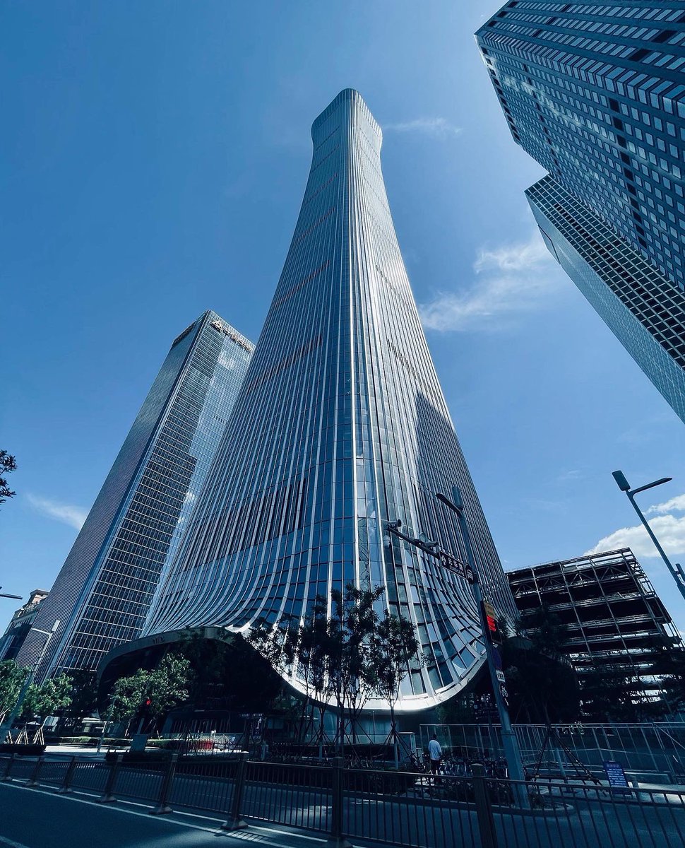 sebloaiza's tweet photo. This is how the tallest tower in beijing (~530m) looks from the bottom https://t.co/sy8JbIHN8R