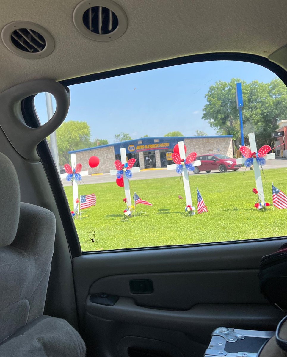 RyanFonseca's tweet photo. I was asked to lead worship in the beautiful town of Uvalde that is mourning this tragic event, may God grant these families strength and the peace of his love. #uvalde #UvaldeStrong https://t.co/rUNbtqJFAp