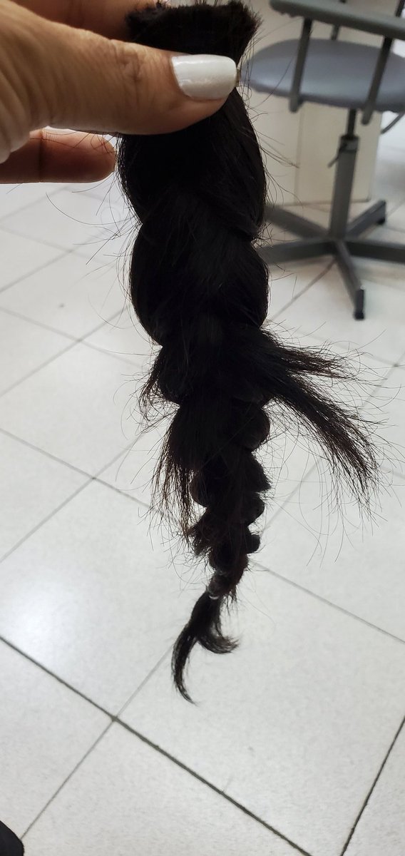 RINAVALENTE's tweet photo. Bye bye cabello largo https://t.co/HCRY3pzHlc