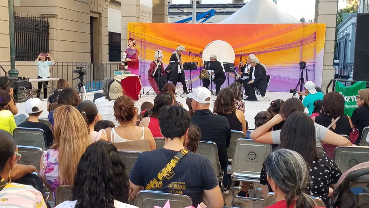 ElSolHermosillo's tweet photo. #Galería | Desde el Callejón Velazco se presenta Érase una Fuga mágica, concierto didáctico de música Clásica.

📸 Carlos Villalba https://t.co/xxUBT7HUYh