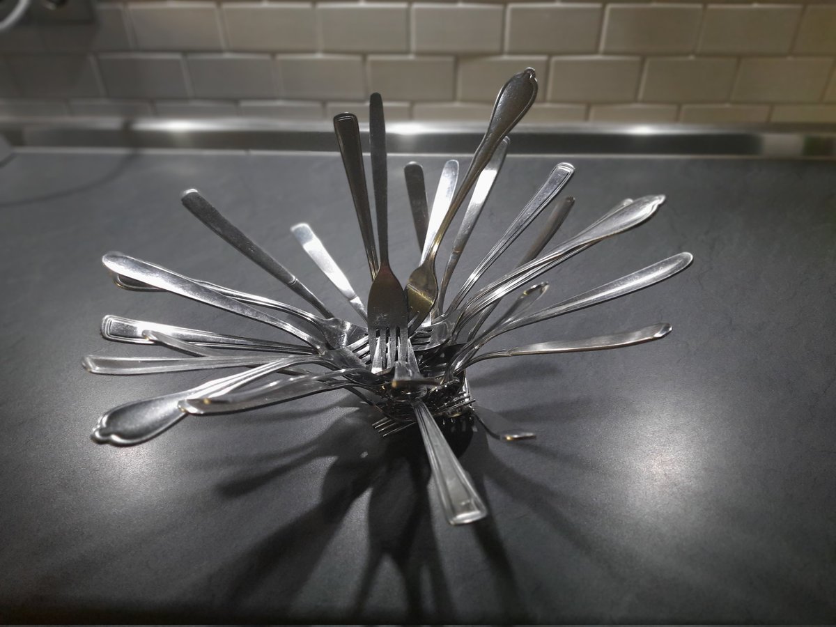 Wortspuel's tweet image. Bin ein #Gabelstabler. 😊

Pfeif auf #Tanzvideos!
Ich fordere dich heraus Twitter:  
Das sind 26 #Gabeln. 
Wer schafft mehr?

#GabelChallenge