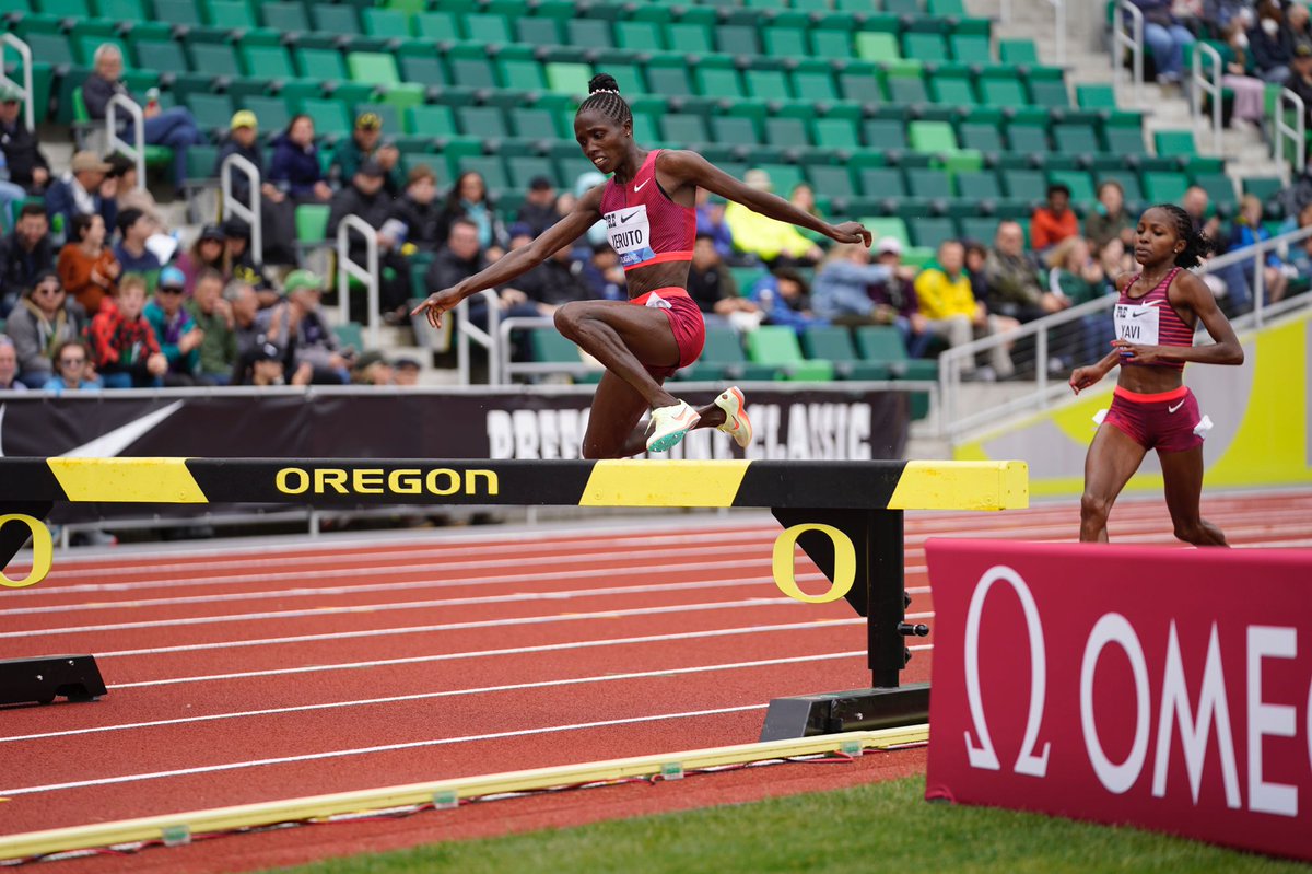 Diamond_League's tweet photo. Norah #Jeruto battles the fatigue in the women's 3000m Steeplechase to move away in the final 100m to win in a World Lead time of 8:57.97 ๐
#EugeneDL ๐บ๐ธ #DiamondLeague ๐
๐ธ @matthewquine https://t.co/gIKHNqqYoN