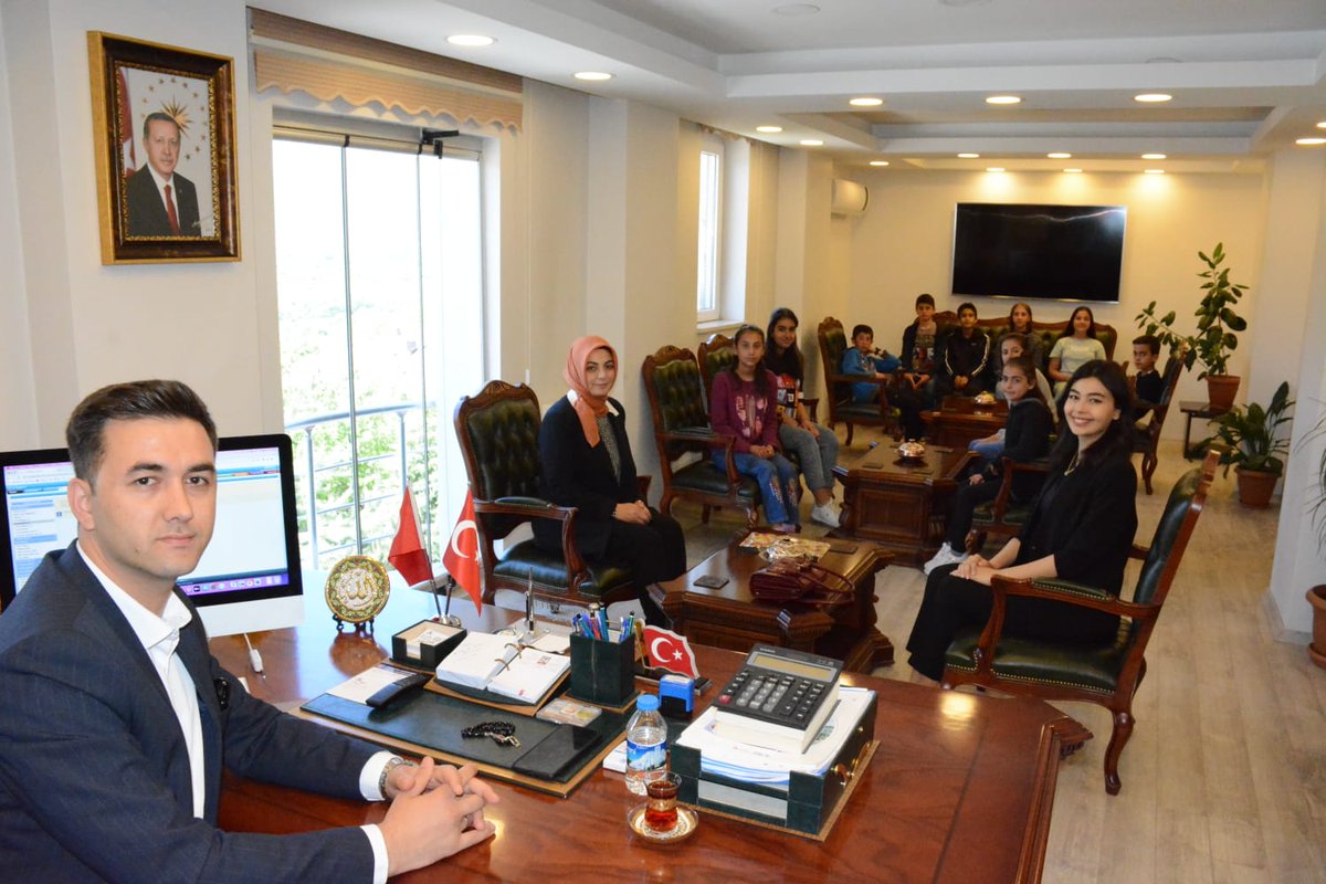 YedisuYBO's tweet photo. Okulumuz değerler eğitimi aktif iyiler kulübü öğrencileri bir araya getirdikleri harçlıklarını TSK güçlendirme vakfına bağışladı.
@bingolmem @YedisuKaymakam @mkzen92 @halilyucel6060 @YedisuMEM @halukcakan12 @yusuf_tokus @MuhtesimTunc_ @Bsra65tnc @YedisuYBO https://t.co/w4YAe1ohac