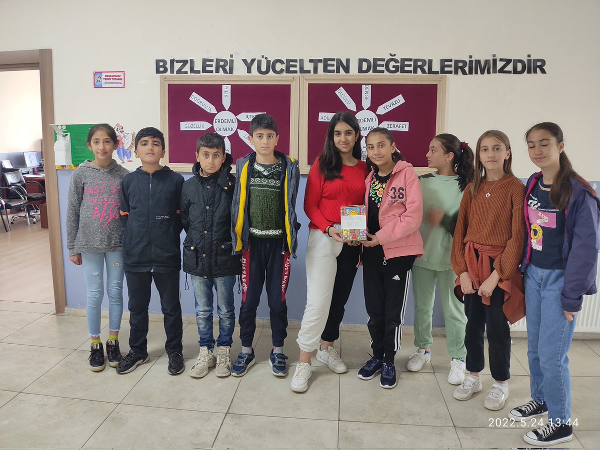 YedisuYBO's tweet photo. Okulumuz değerler eğitimi aktif iyiler kulübü öğrencileri bir araya getirdikleri harçlıklarını TSK güçlendirme vakfına bağışladı.
@bingolmem @YedisuKaymakam @mkzen92 @halilyucel6060 @YedisuMEM @halukcakan12 @yusuf_tokus @MuhtesimTunc_ @Bsra65tnc @YedisuYBO https://t.co/w4YAe1ohac