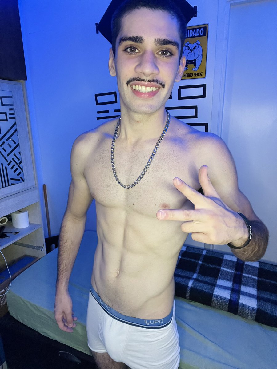 MotoristaMath's tweet photo. Vivem me perguntando se eu deixo meu revólver no lado esquerdo ou direito na cueca, geralmente eu deixo no lado esquerdo mas na foto eu coloquei no meio para não ter desavença Kkkkkk https://t.co/cUhtRKmSII