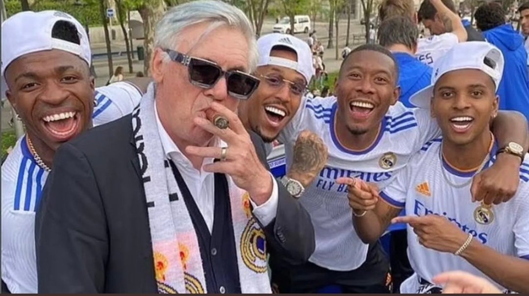 SimonsargeDukes's tweet photo. I make no apology to my redshite mates for this coz I got hammered with the #agentrafa memes..........#agentcarlo https://t.co/l2zUGWr3W2