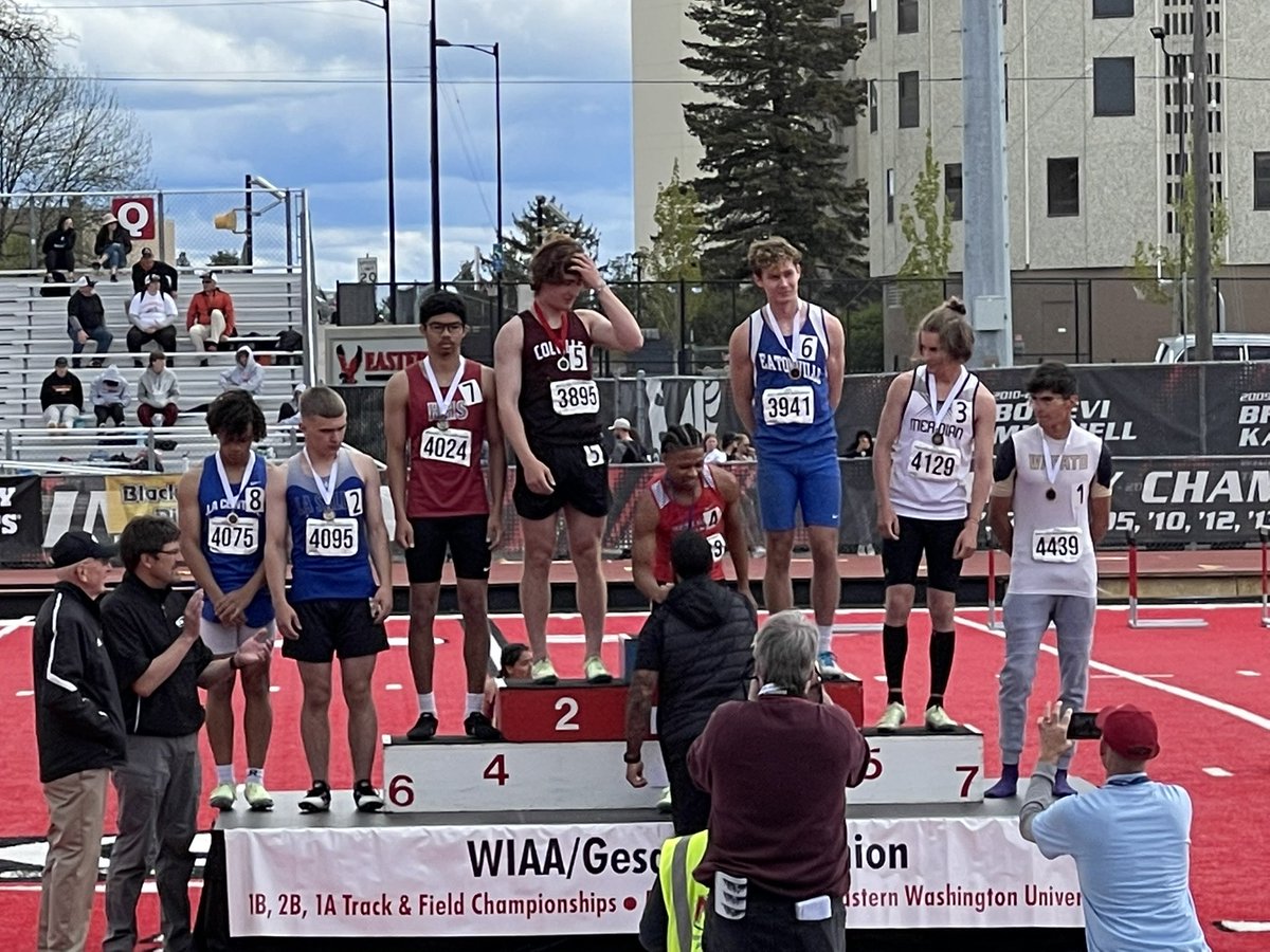 Winning State for the 100M is always very special. But to have your dad, who still holds college records at the site you just won at, be able to give you the gold medal is super special! Congrats, Reggie! #gocardinals <a href="/SAASCardinals/">SAAS Athletics</a>