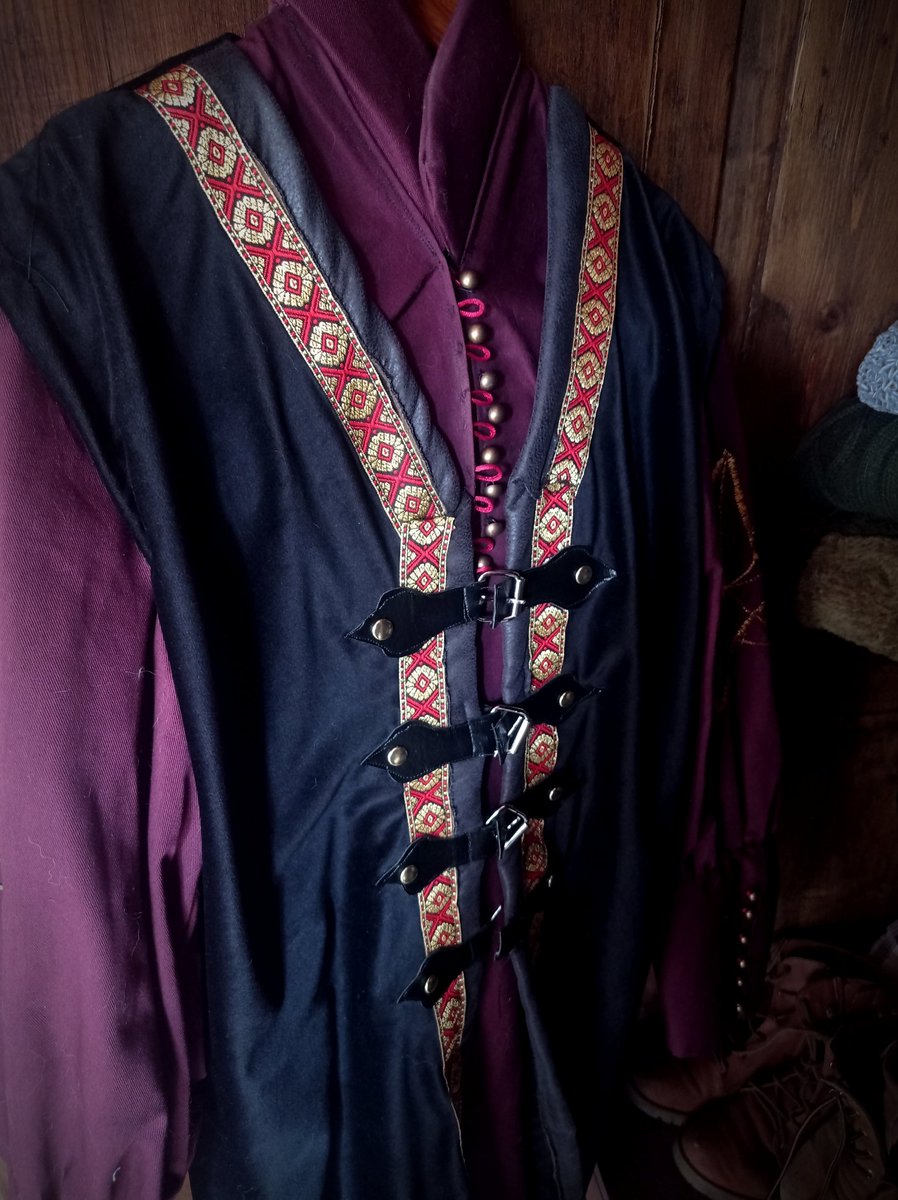 NyarindeI's tweet photo. good things of being a cosplayer:  you open your wardrobe and you see a whole outfit of your fictional crush 🥰🤣
#maitimo https://t.co/YNH1KBEp29