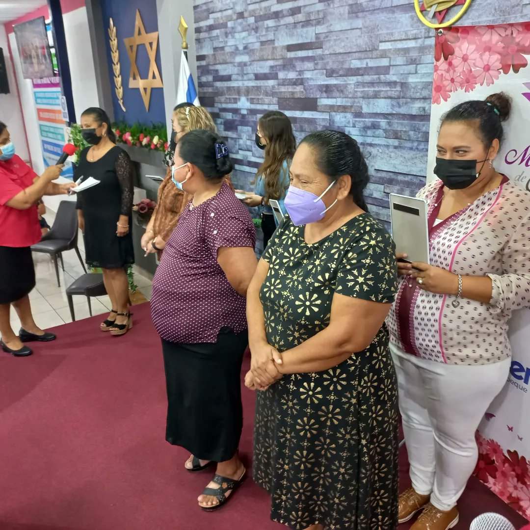 TaberAyutuxte's tweet photo. Realizamos una dinámica entre madres e hijas que nos acompañan. Felicidades a las ganadoras. #CongresoDeMujeres #Amorincomparable https://t.co/nRbfMCrHXh
