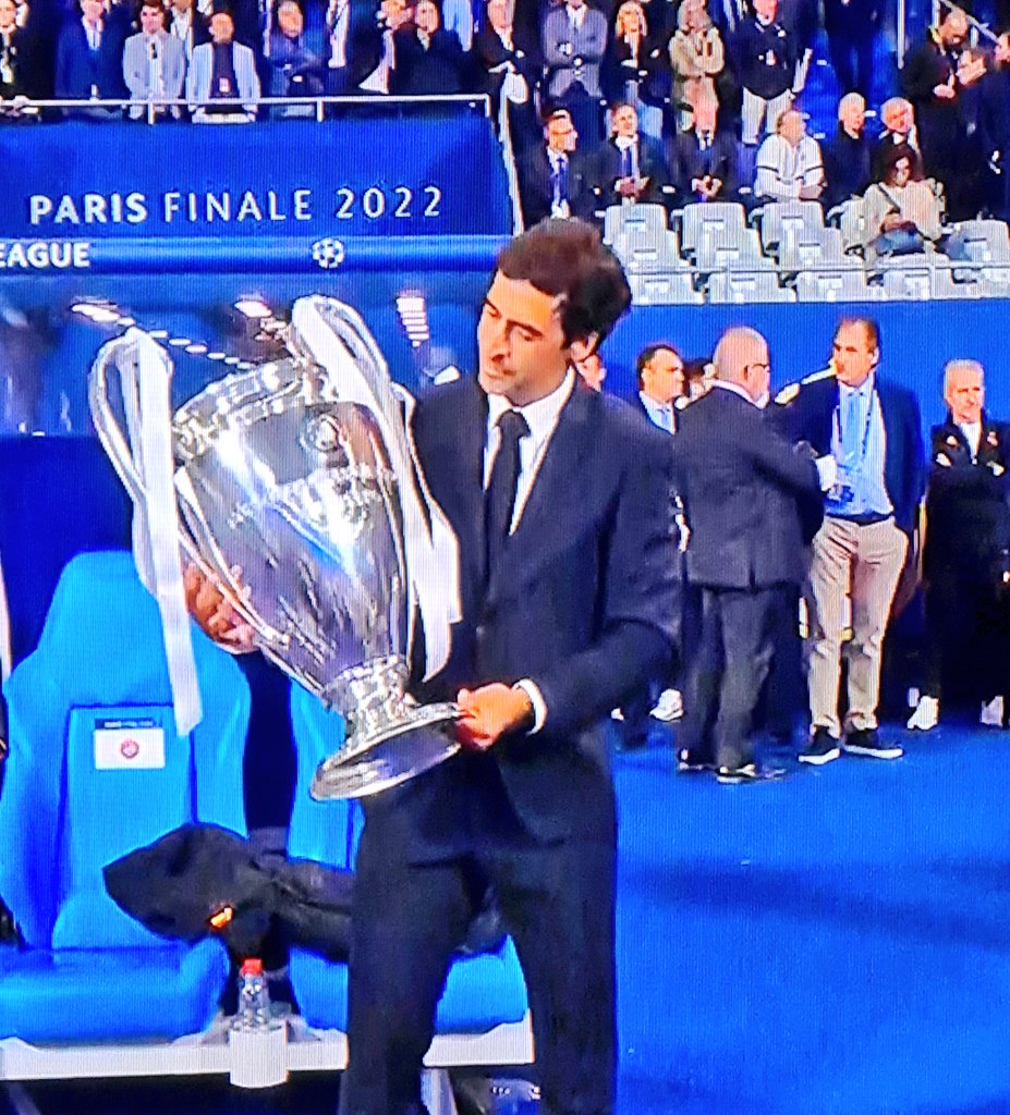 Raul7Capitan7's tweet photo. Los años han pasado y todo sigue igual...

#ReyesDeEuropa #HalaMadrid https://t.co/91gNoZH3xx