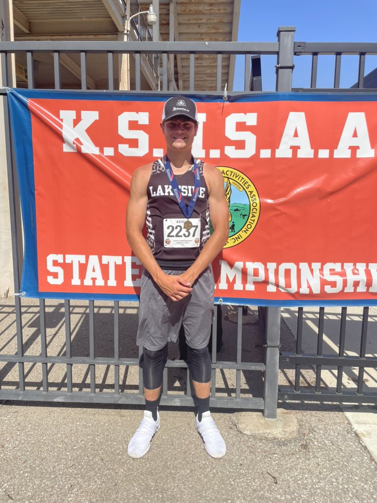 lakesideknights's tweet photo. Lakeside’s Jace Schoen takes 2nd in the 1A Boys 400m Dash! Congrats! 🥈@dusty40 @ncksradioguy10 @sportsinkansas @KansasPregame https://t.co/GB3W5VRaqJ