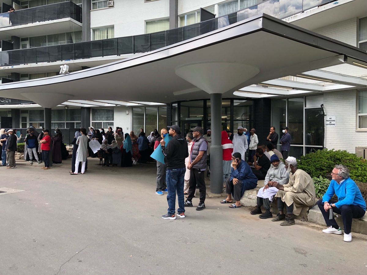 irwinelman's tweet photo. Joined tenants in Thorncliffe in DVW today facing above guideline rent increases this year of 4.2 % and possibly 5% next yr and the yr after.
So unfair. I stand with them in their fight. Bring real rent control to Ontario. #thisiswhywerun .@OntarioNDP https://t.co/VBHocdwQPB