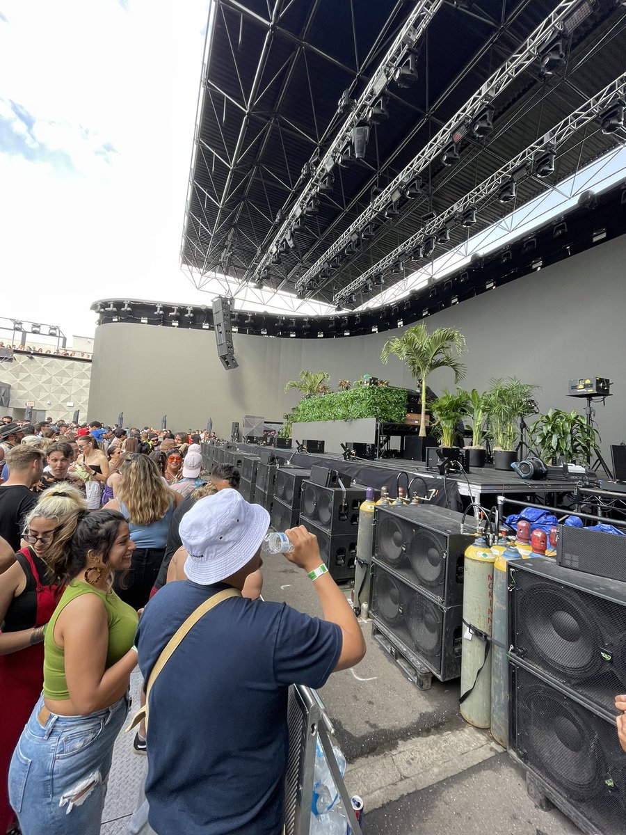winniestweeter's tweet photo. @kaskade we saved up all our money to get a table closest to you. Please come say hi!!!!! https://t.co/qkA0lUGQmU