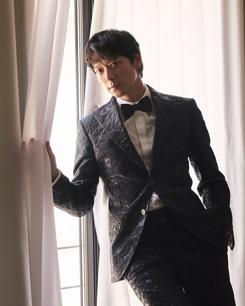 LouisVuitton's tweet photo. #DongWonGang wearing #LouisVuitton to the “Broker” Premiere at the 75th Annual #CannesFilmFestival. The actor wore black tuxedo embroidered with black mini paillettes, a white silk shirt and a satin bow tie. #Cannes2022 https://t.co/DHMzuLPkmV