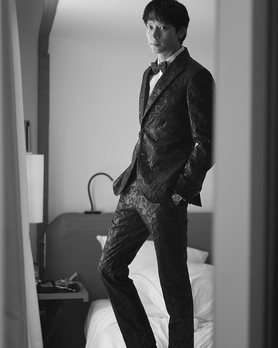 LouisVuitton's tweet photo. #DongWonGang wearing #LouisVuitton to the “Broker” Premiere at the 75th Annual #CannesFilmFestival. The actor wore black tuxedo embroidered with black mini paillettes, a white silk shirt and a satin bow tie. #Cannes2022 https://t.co/DHMzuLPkmV