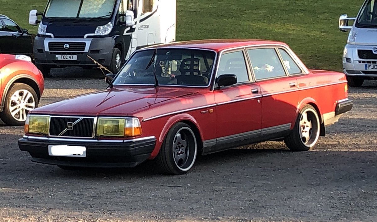 DuncanMichel1's tweet photo. @ChodSpot not sure how to describe this. Rectilinear but more than adequate? Can’t explain the wipers though #boxybutgood https://t.co/b7ojYEp9PF