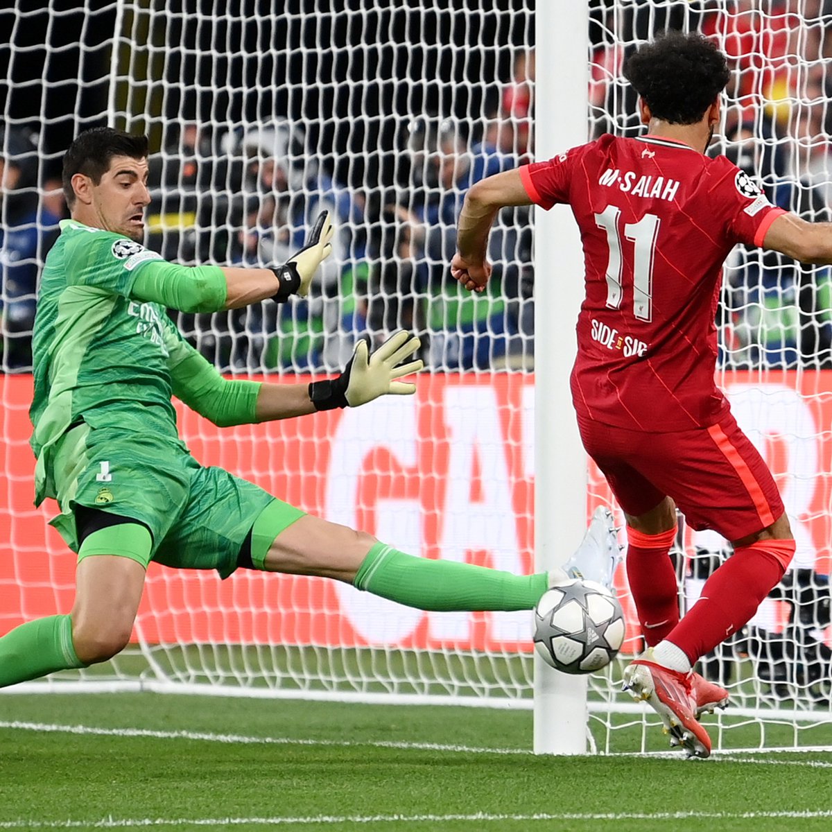arqueros1x1's tweet photo. Real Madrid 🇪🇦 tiene la #ChampionsLeague en gran parte por que en el arco tiene un fuera de serie.
Courtois 🇧🇪 genio, figura y salvador. https://t.co/ewJrA6xZLx