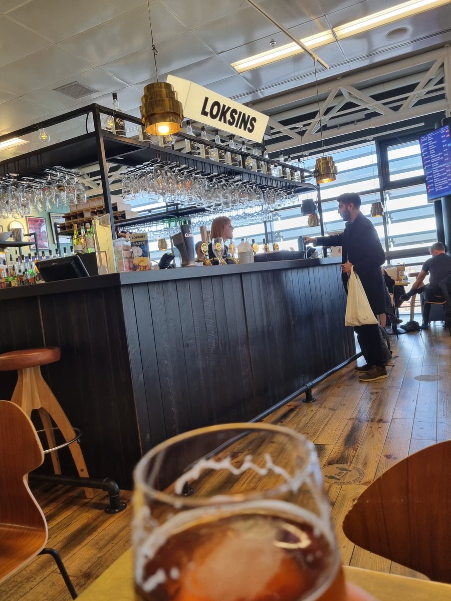 thorbola's tweet photo. Er að fara til London á stærsta leikinn í fótboltanum. Já, við erum að tala um Huddersfield - Nottingham Forest á Wembley Stadium á morgun. Hvort liðið fer upp? #fotboltinet #veisla https://t.co/Wa6ctbmAeF