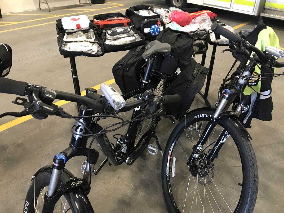EHS_Alberta's tweet photo. #yourEMS Rapid Access Paramedic utilize bicycles to provide response at large-scale events, or events with complex terrain. These #paramedics provide patient care in areas where immediate access may be difficult by ambulance. #PSWeek2022 https://t.co/TvqsJbCgVO