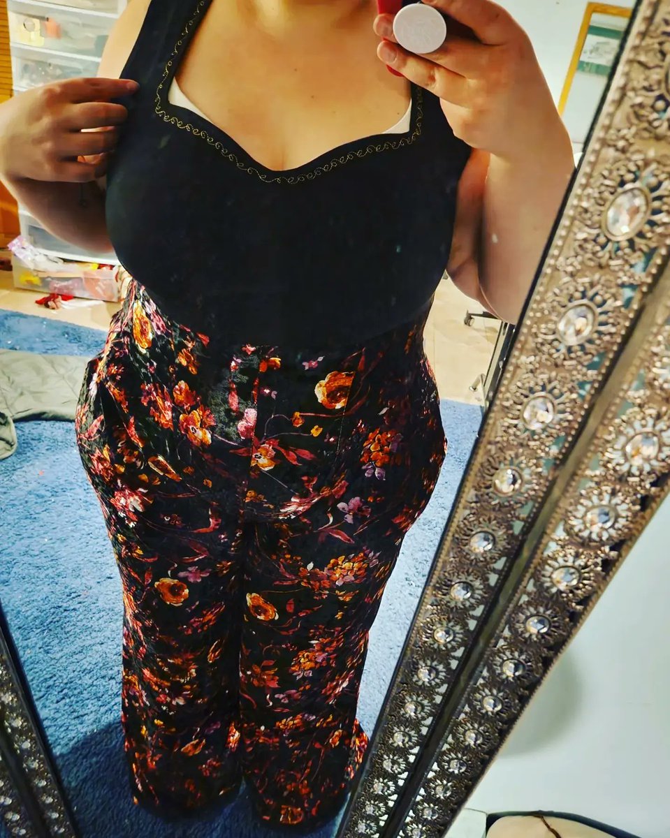 MCNinjaKitten1's tweet photo. Revamped a jumpsuit I recently made. Swapped out the bodice for a hand made (by me)  bodice pattern.and peep that gold embroidery 😎👉👉. Revamping a romper next into a maxi dress. Then off to FINALLY finishing that 1920s starlet robe 😂. #sewing #fashion #revamp #craftybitch https://t.co/4IE87KZ41T