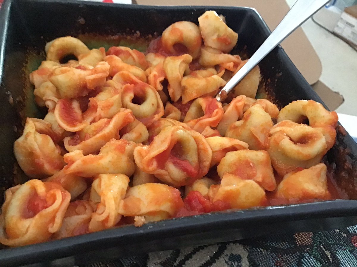 EricStreetman's tweet photo. Noshing on some of the #Roman goddess #Venus’ navels [#Bertolli cheese and spinach tortelloni and #VeroGusto Calabrian marinara], ahead of a #bingefest of #MeTVTheThreeStooges. Ciao ciao. https://t.co/LojkaAfvnd