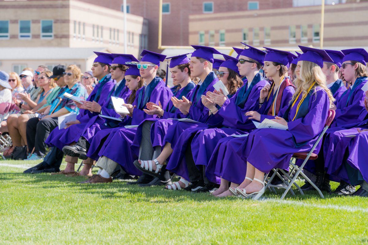 SVVSD's tweet photo. Congratulations #Classof2022 St. Vrain Virtual High School graduates. We are so proud of you! 🎓👏
@SSvvsd #StVrainStorm 

📸 View and download the photos: https://t.co/Tov6JPqa9O https://t.co/znnxv6tCCx