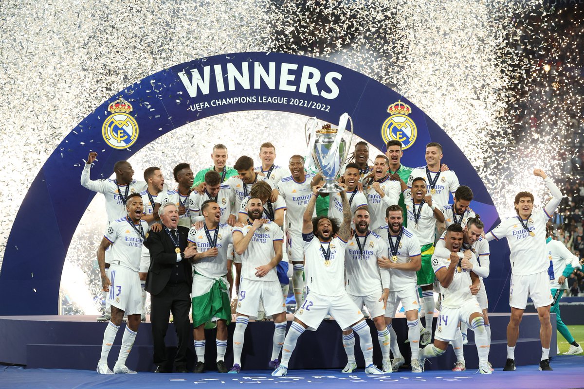 LigadeCampeones's tweet photo. 👑 ¡El Madrid rey de Europa! 
Una foto muy familiar...

#UCLfinal https://t.co/8sFMnCScuG