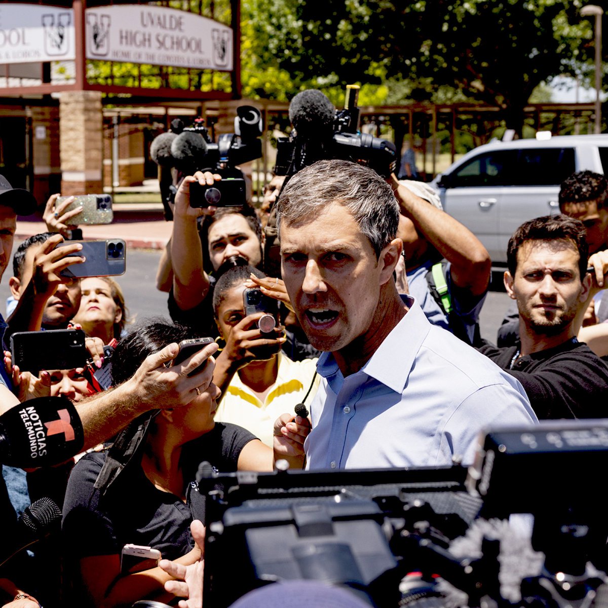 BlueAmericaPAC's tweet photo. Beto will be the next Governor of Texas!

He took action immediately after the massacre in #UvaldePolice

Help us register new voters, knock doors and get out the vote in Texas for Beto!

Chip in $10, $25, $50, $100, $250 or more: https://t.co/Z3F4lTLVaa https://t.co/Cvak2Ip2Sa