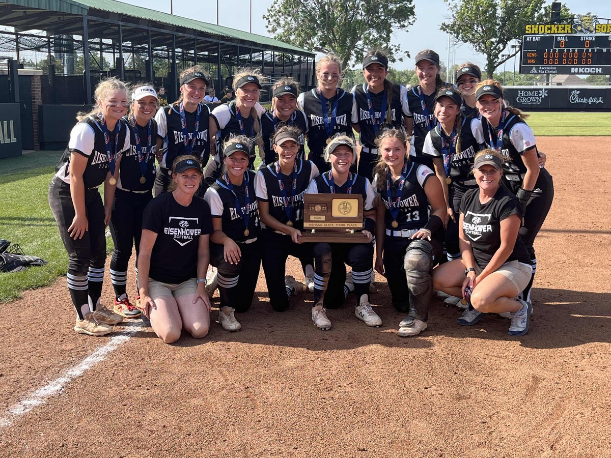 USD265_EHS's tweet photo. Ike Softball 🥎 takes 3rd Place in 5A State Softball! Congratulations! #tigernationproud https://t.co/vwF84vvANi
