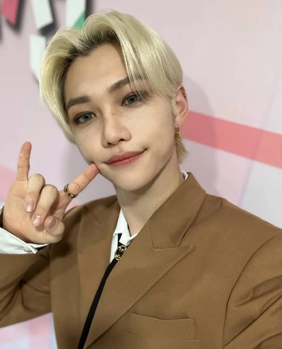 sunshinebcy's tweet photo. ㅤ
ㅤㅤ  ㅤ ㅤ𝗜𝗡𝗦𝗧𝗔𝗚𝗥𝗔𝗠 𝗣𝗢𝗦𝗧
ㅤㅤ ㅤ      ────────────
ㅤㅤㅤㅤㅤㅤ ㅤ     · · 
ㅤ
⤹ @ 𝘀𝘂𝗻𝘀𝗵𝗶𝗻𝗲𝗯𝗼𝘆 :〝no podía faltar a la boda de mis papis. felicidades a ambos, los quiero ♡ #bodaiswell  .〞
ㅤ
⠀ㅤ https://t.co/gwq7QNwkDA