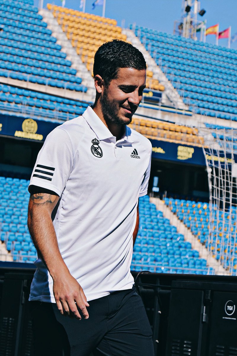Vintage_Cfc's tweet photo. Eden hazard this season: 
1 La liga 
1 CL 
 Mo salah this season 
1 FA cup 
1 Carabao cup 

Guess which player is considered ‘finished’ https://t.co/VXvulfyoCQ